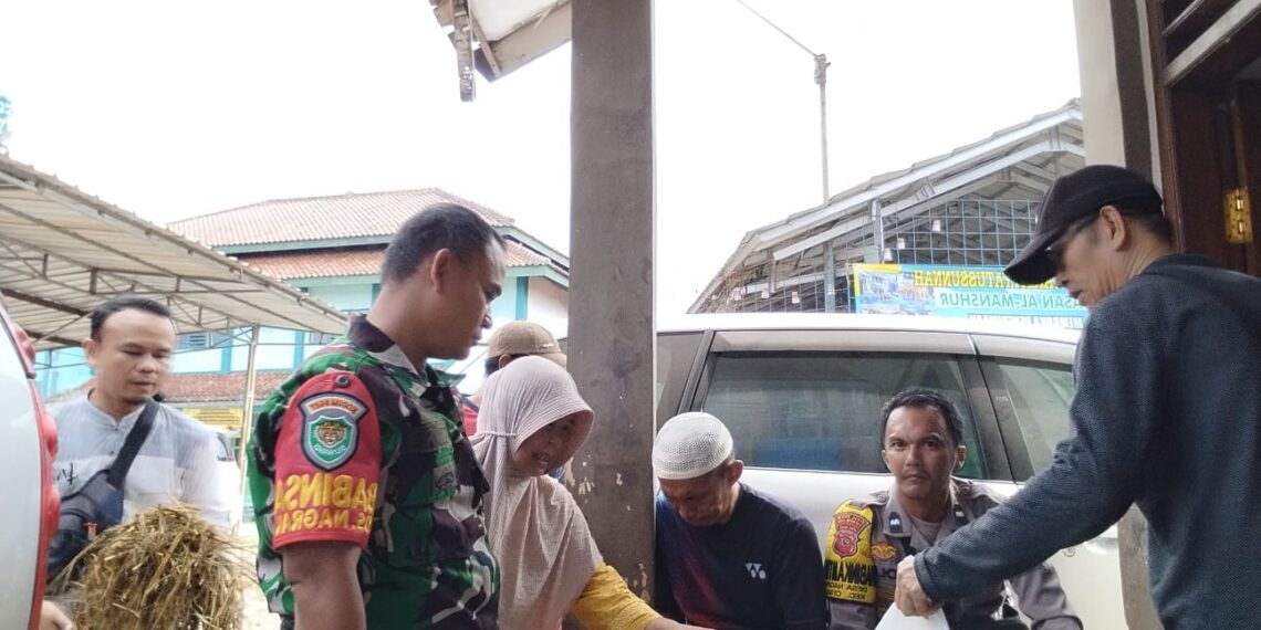 Bhabinkamtibmas Polsek Cisaat dan Babinsa Koramil Cisaat Bersinergi Sambang Ke masyarakat