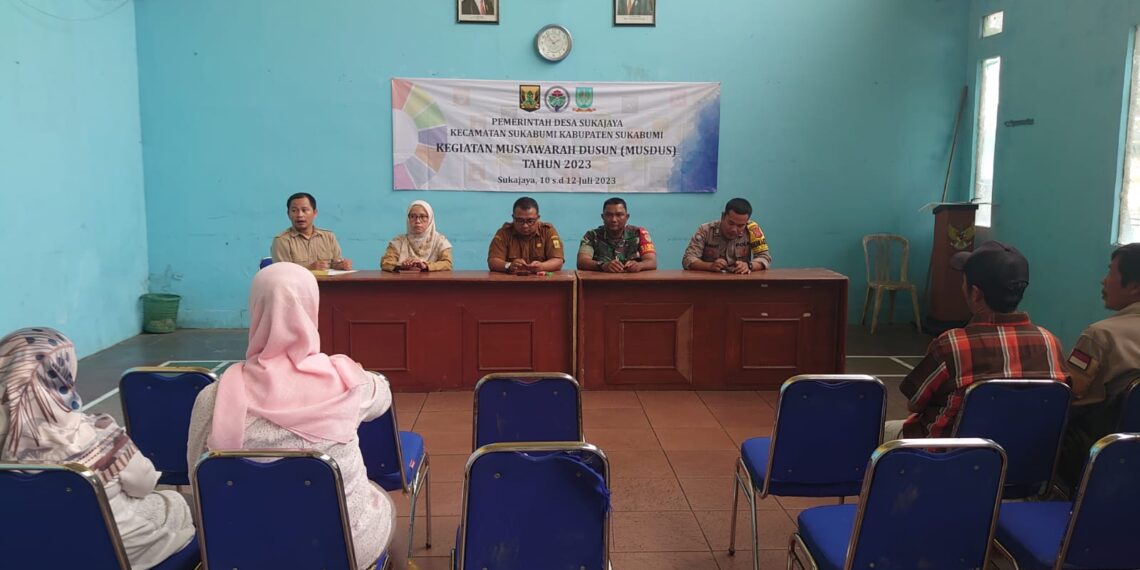 Bhabinkamtibmas Desa Sukajaya menghadiri kegiatan musyawarah dusun (Musdus)