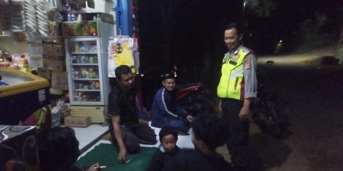 Berikan Himbauan Kamtibmas, Unit Samapta Polsek Cireunghas Laksanakan Patroli Dialogis