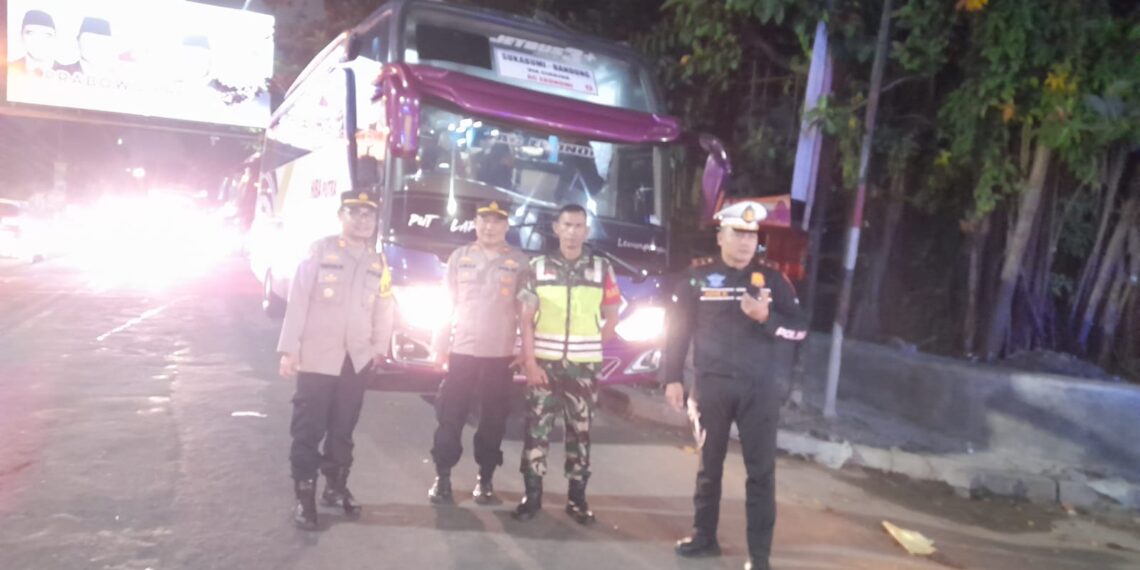 Kapolsek Warudoyong Pimpin Pengamanan Keberangkatan Apel Siaga Perubahan Partai NASDEM