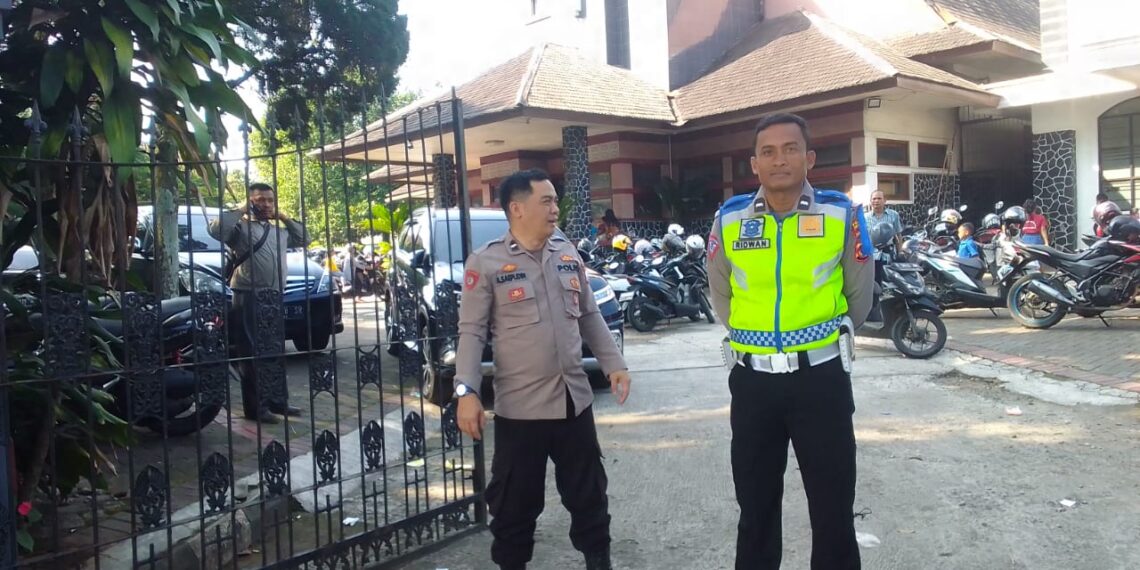 Pam Gereja, Sudah Menjadi Rutinitas Anggota Polsek Warudoyong