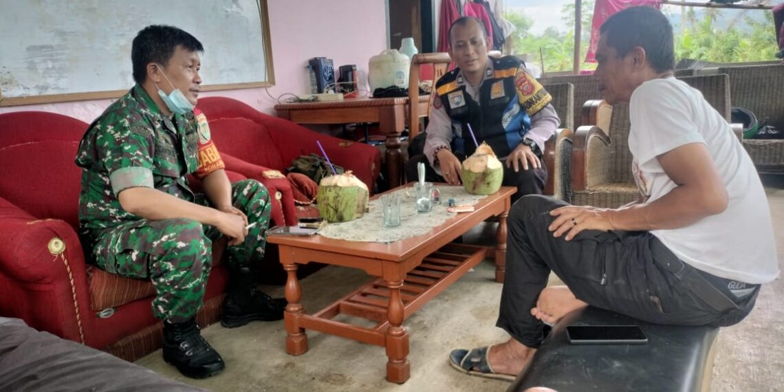 Sinergitas TNI-Polri Bhabinkamtibmas Polsek Baros Melaksanakan Sambang Silaturahmi Kamtibmas Kepada warga Masyarakat
