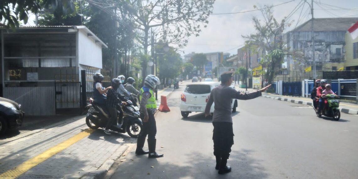 Berikan Pelayanan, Polsek Cikole Laksanakan Patroli Ke Tempat Ibadah