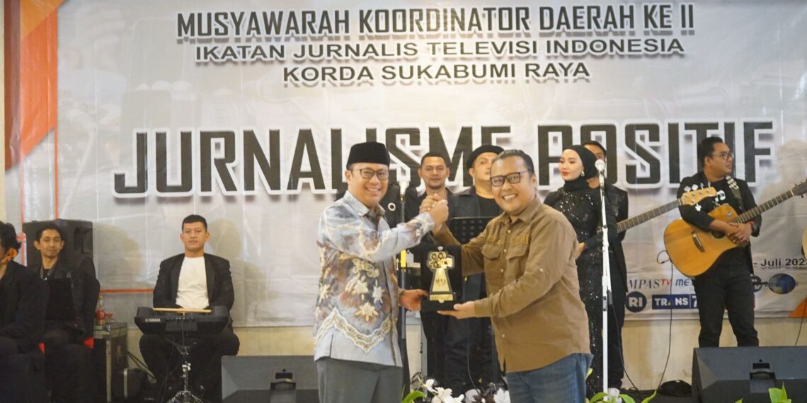 Wali Kota Sukabumi Terima Penghargaan Pemerintah Inovasi