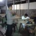 Sambang Warga di Warung Kopi, Anggota Unit Samapta Polsek Gunungpuyuh Berikan Himbauan Tentang Kamtibmas Kepada Warga