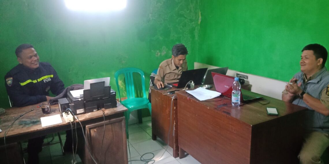 Polsek Sukabumi melaksanakan dialogis dan silaturahmi dengan staff desa warnasari