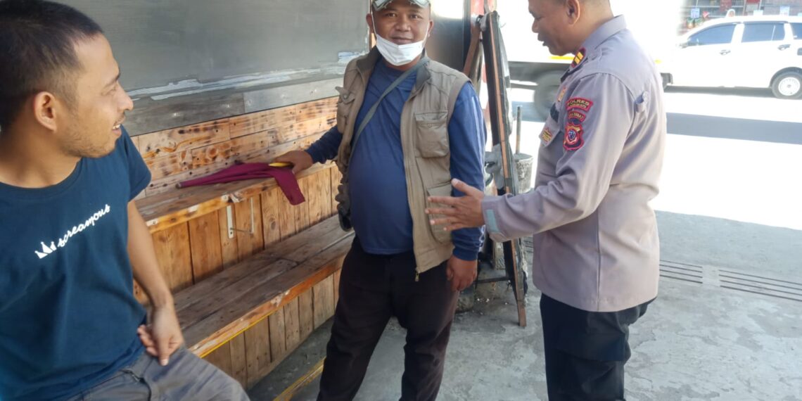 Cegah Gukamtibmas, Kanit Samapta Polsek Sukalarang Laksanakan Giat Sambang