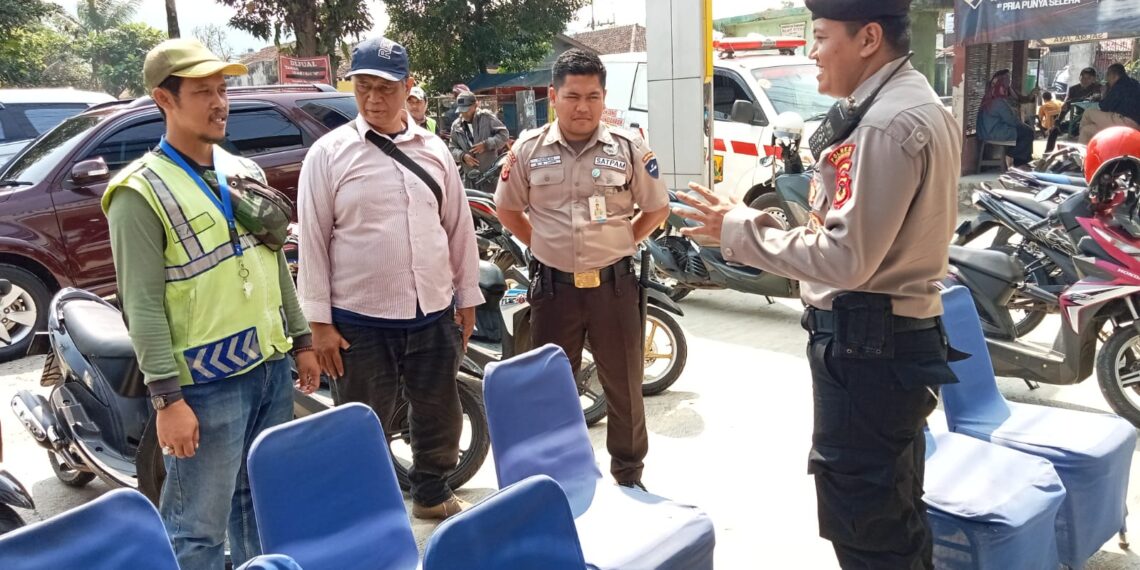 Sambang ke Obyek Vital ,Unit Samapta Polsek Lembursitu Patroli Dialogis dengan Satpam Bank