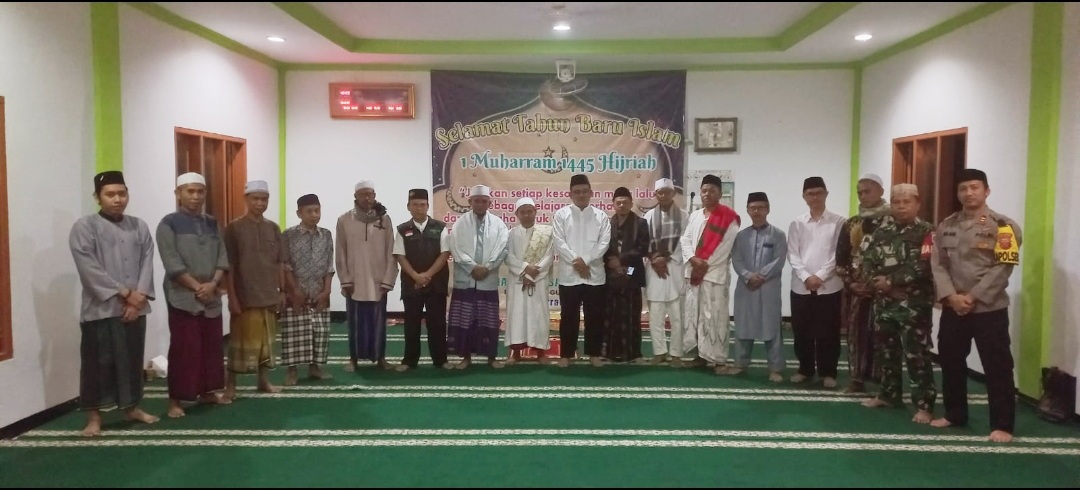 Polsek Gunungguruh Giat Pengamanan Pawai Obor Sambut Tahun Baru Islam 1 Muharram 1445 H