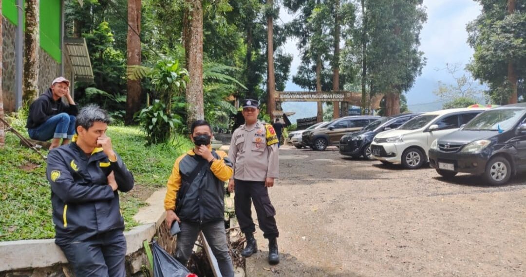 personil polsek kadudampit melaksanakan giat patroli rutin di tempat wisata