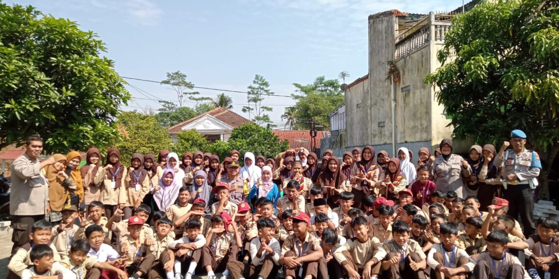 Kapolsek Lembursitu Berikan Materi Kamseltibcar Lantas dan Kenakalan Remaja Di Mts Al-Mu’awwanah