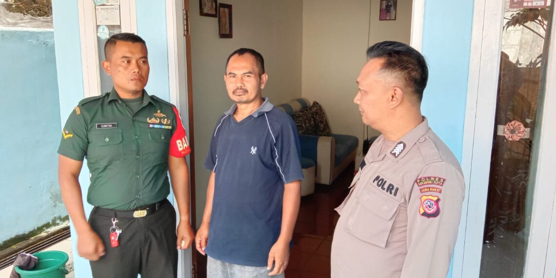Bhabinkamtibmas Polsek Cikole bersama babinsa sambang ke warga binaan