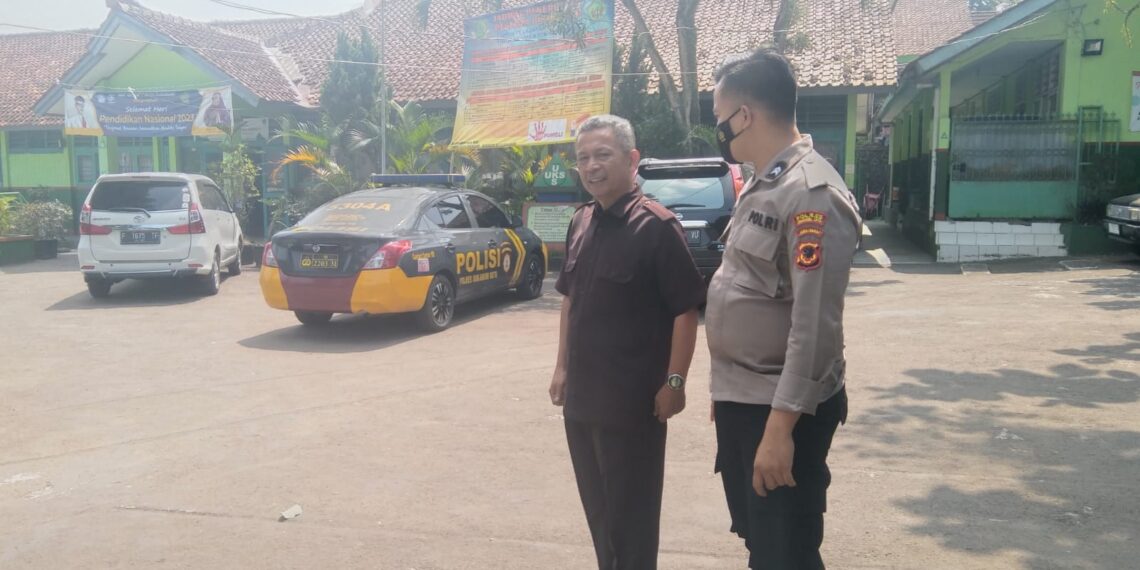 Berikan Rasa Aman, Anggota Samapta Polsek Warudoyong Laksanakan Patroli dialogis di Siang Hari