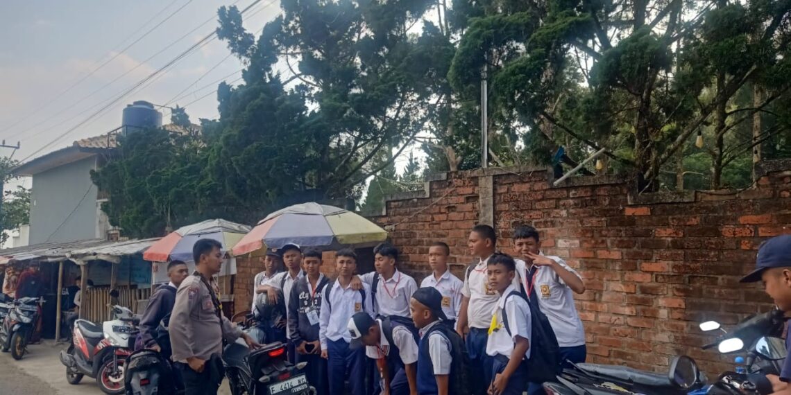 Polsek Sukabumi  Melaksanakan kegiatan Dialogis dengan Pelajar