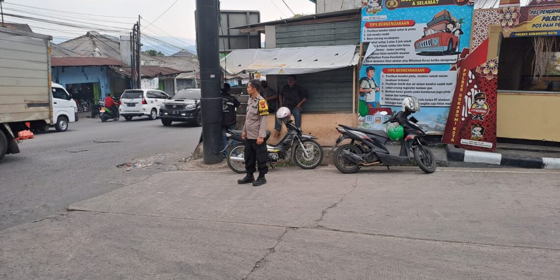 Ciptakan Kamseltibcarlantas, Polsek Citamiang Gelar Pelayanan Rutin Gatur Siang hari