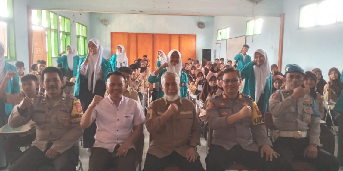 Kapolsek Lembursitu Berikan Penyuluhan dalam Giat MPLS Di Sekolah SKB Wilayah Lembursitu