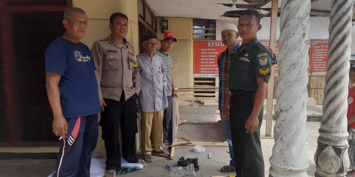 Sambangi Ketua Rw Bhabinkamtibmas Polsek Cireunghas Polres Sukabumi Kota dan Babinsa Berikan Himbauan Kamtibmas