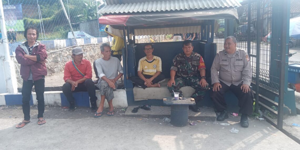 Sinergitas TNI Polri Sambangi Tokoh Masyarakat Desa Cikujang Kecamatan Gunungguruh