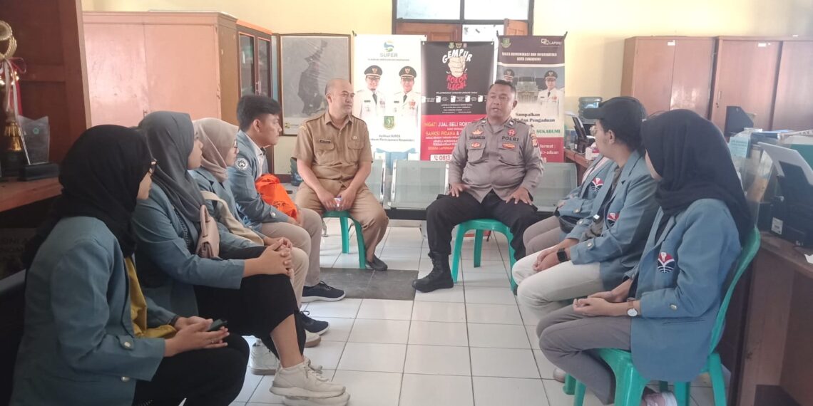 PS. PANIT I BINMAS POLSEK BAROS POLRES SUKABUMI KOTA NGARIUNG BARENG MAHASISWA