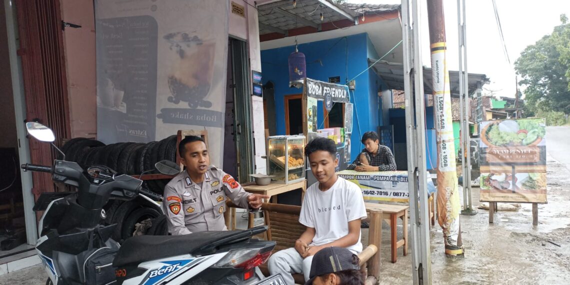 Dalam Sambangnya Ke Pemuda,Anggota Unit Samapta Polsek Cireunghas Berikan Pembinaan Dan Penyuluhan