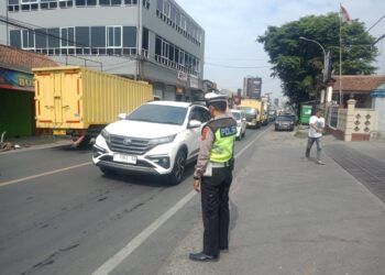 Pelayanan Gatur Lalu lintas Siang Kepada Masyarakat Dalam Rangka Long Weekend Idul Adha