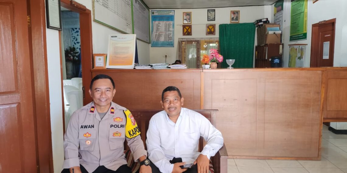 Kapolsek kadudampit Polres Sukabumi Kota melaksanakan sambang menjalin silaturahmi dengan tokoh agama.