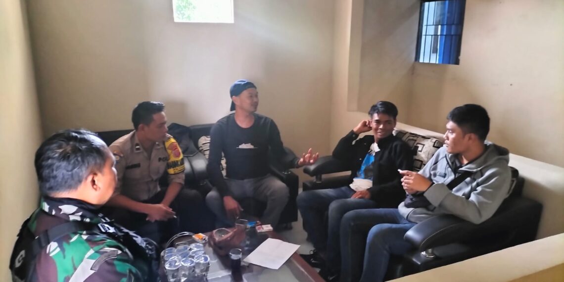 SINERGITAS TNI-POLRI SAPA REMAJA DAN SAMPAIKAN HIMBAUAN KAMTIBMAS