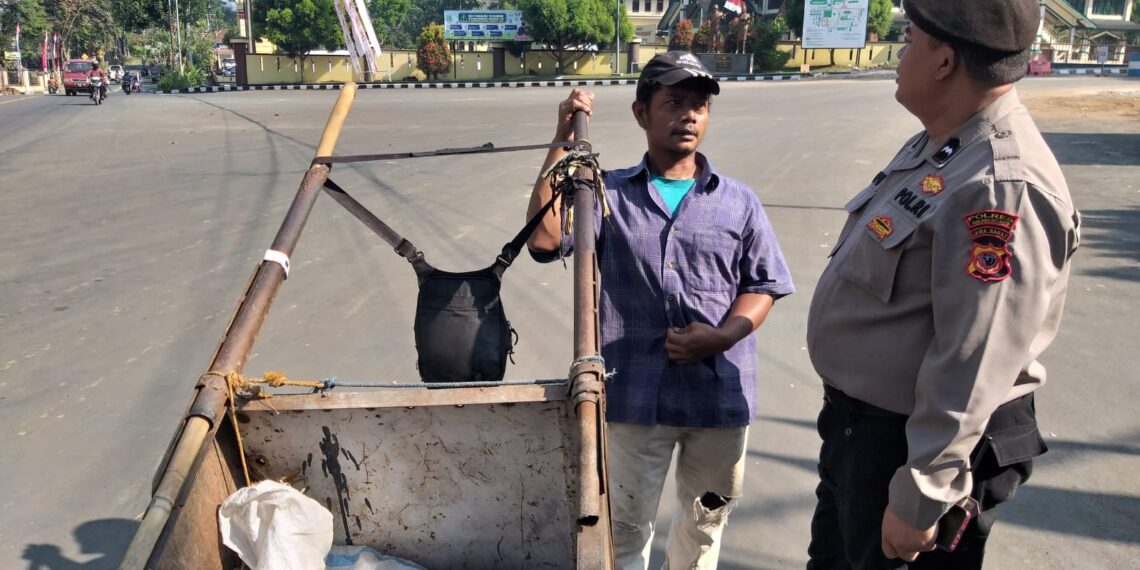 Patroli Unit Samapta Polsek Gunungpuyuh, Dialogis dengan Pengepul Barang Bekas ( Pemulung )