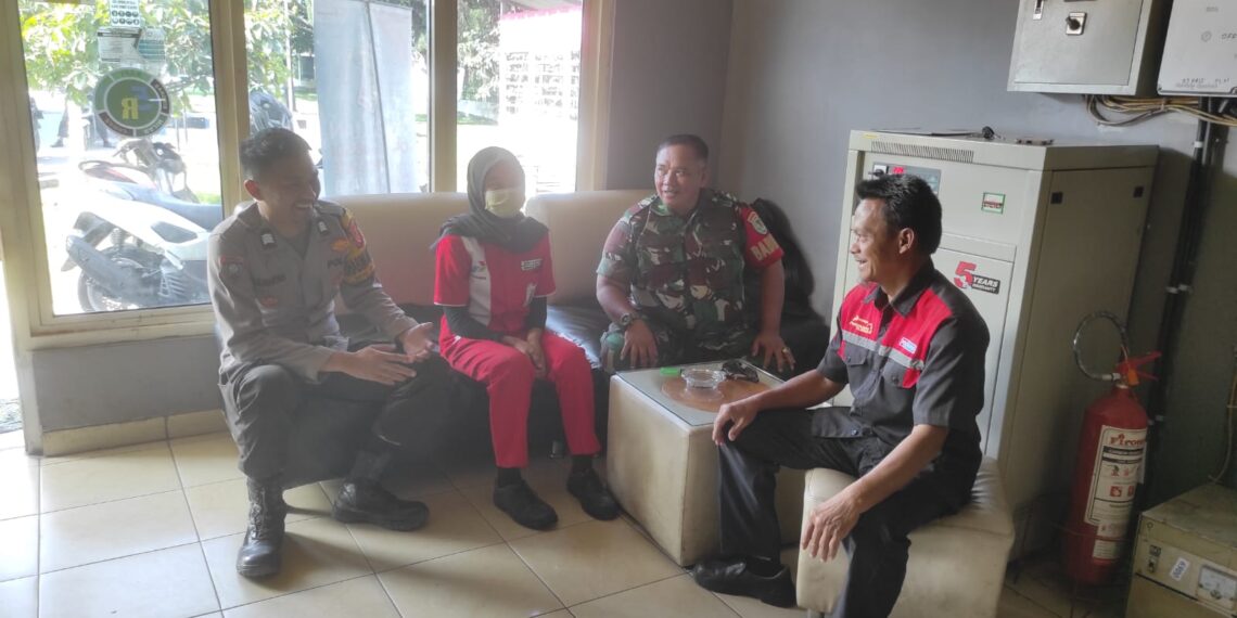 Sinergitas TNI – POLRI, Bhabinsa Bersama Bhabinkamtibmas Polsek Sukalarang Laksanakan Giat Sambang Warga Binaan