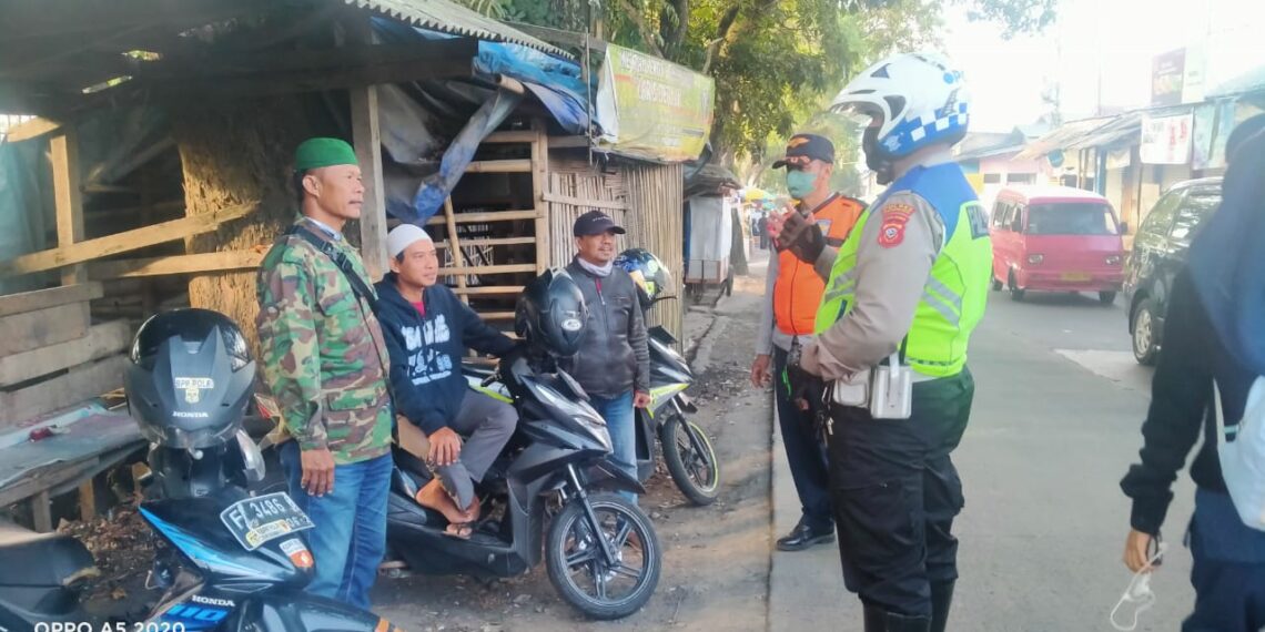 Unit Lantas Polsek Sukaraja melaksanakan Sosialisasi ETLE dan Dikmas Lantas kepada para Tukang Ojek dan para Sopir Angkot