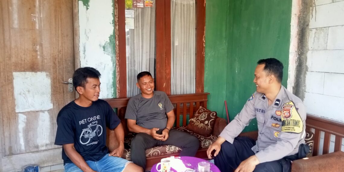 Ngobrol Bersama Warga, Bhabinkamtibmas Polsek Lembursitu Sampaikan Himbauan Kamtibmas