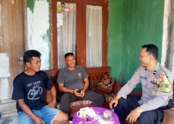 Ngobrol Bersama Warga, Bhabinkamtibmas Polsek Lembursitu Sampaikan Himbauan Kamtibmas