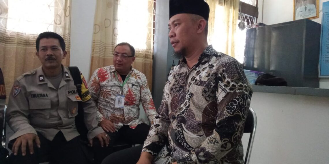 Bhabinkamtibmas Sambang Kepala Sekolah/Guru SMPN 13