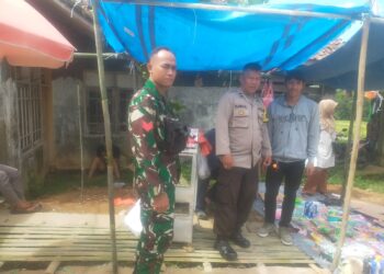 Wujud Sinergitas TNI POLRI  Babinkamtibmas dan Babinsa  sambangi warga Berikan Rasa Aman Terhadap Masyarakat