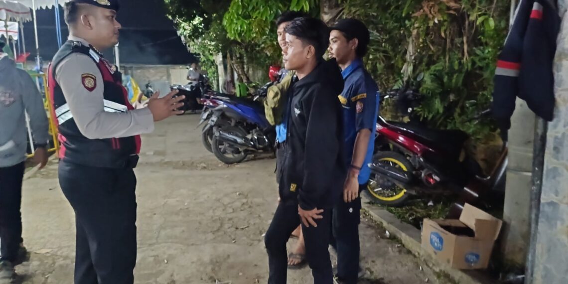 Polsek Gunungpuyuh Lakukan pengamanan dan patroli di pasar malam, tempat yang rawan terjadinya gangguan kamtibmas