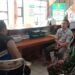 Jalin Silaturahmi dan Sinegritas dengan Staff Kelurahan Bhabinkamtibmas dan Babinsa Sambang Kantor Kelurahan
