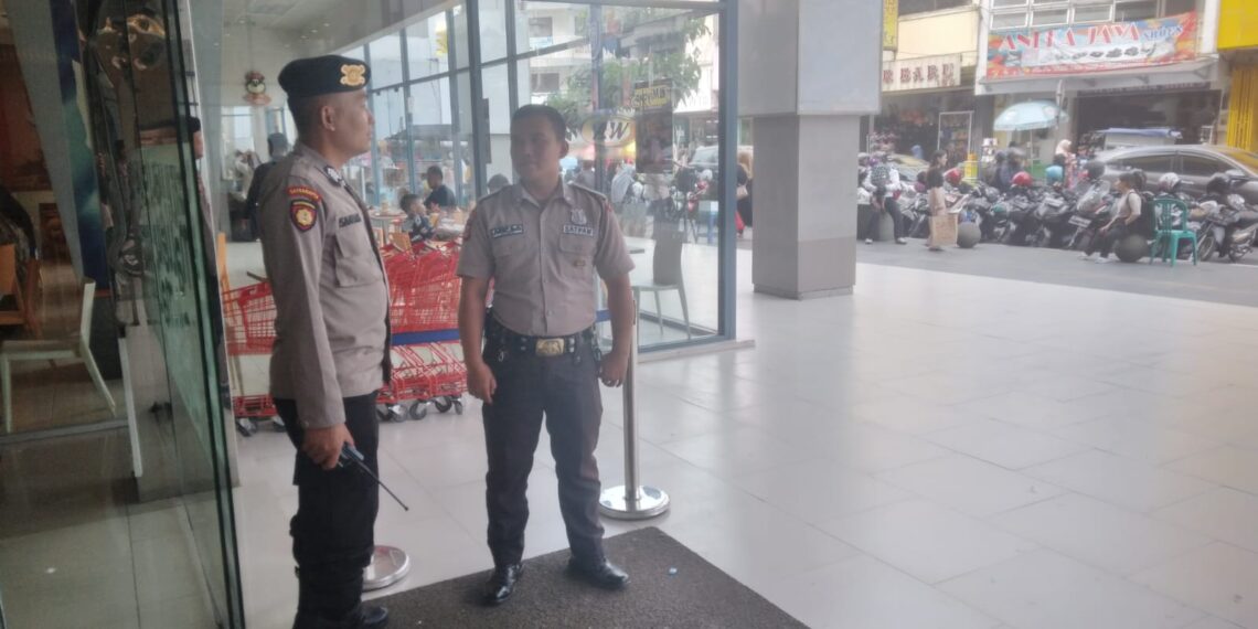 Unit Samapta Polsek Cikole Laksanakan Kontrol Ke Pusat Perbelanjaan