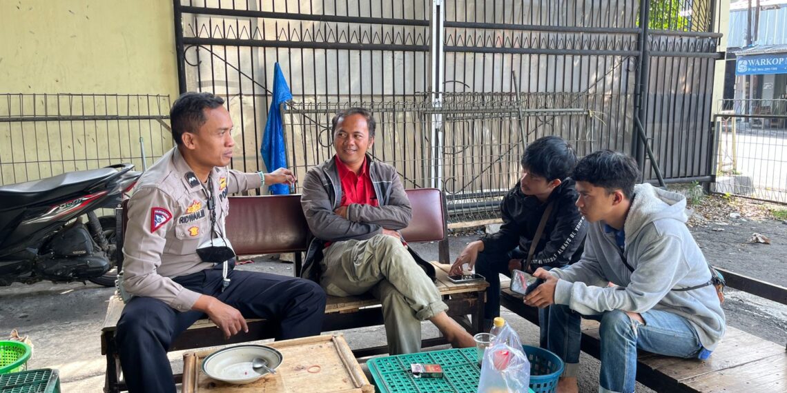 Unit lantas Polsek Warudoyong Polres Sukabumi Kota laksanakan Dikmas Lantas
