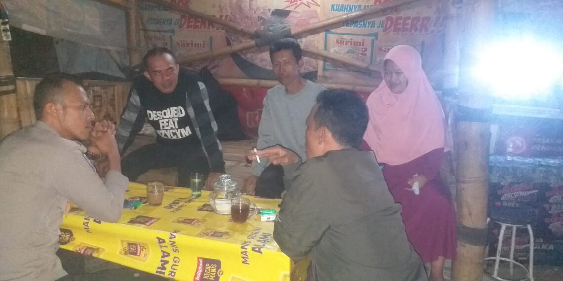 Ngobrol Bersama Warga, Bhabinkamtibmas Polsek Lembursitu Sampaikan Himbauan Kamtibmas