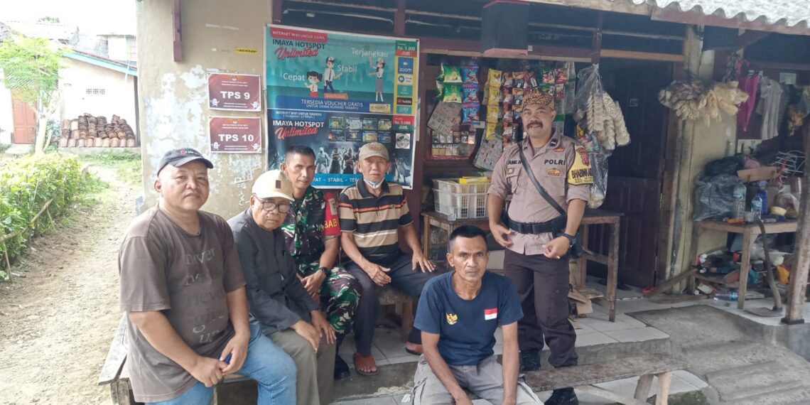 Sambangi Warga, Bhabinkamtibmas dan Babinsa Sampaikan Himbauan Kamtibmas