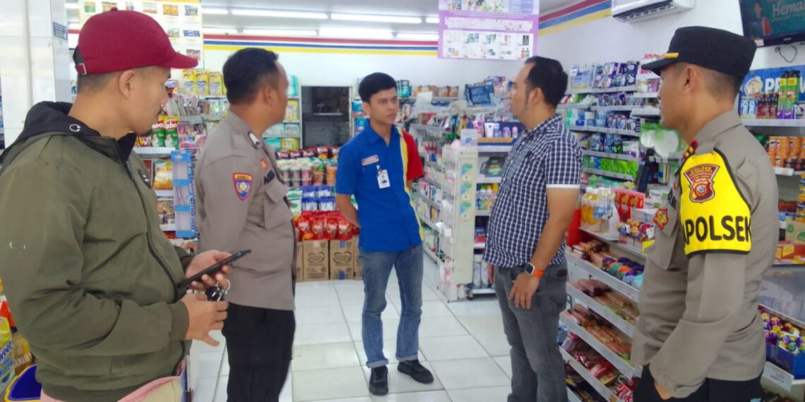 Berikan Rasa Aman, Kapolsek Citamiang Patroli Dialogis Sambang Minimarket.
