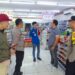 Berikan Rasa Aman, Kapolsek Citamiang Patroli Dialogis Sambang Minimarket.