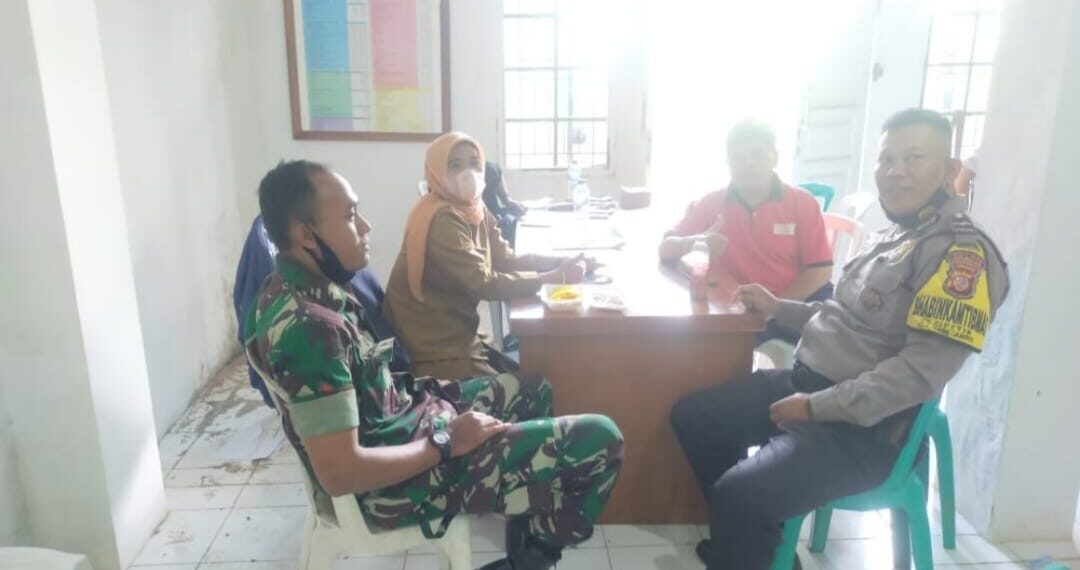 Sinergitas TNI-Polri  Melaksanakan Sambang / Silaturahmi Kamtibmas Kepada warga Masyarakat.