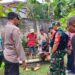 Sinirgitas TNI-POLRI Bhabinkamtibmas, Babinsa dan Staf Kelurahan Tipar Monitoring Pembangunan Rumah Tidak Layak Huni