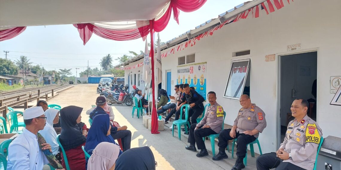 Dengarkan Masukan,Aduan Polsek Cisaat gelar “Ngariung Sareng Kapolsek” .