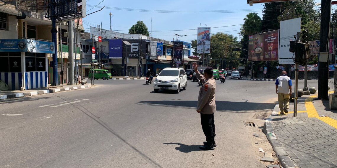 Demi Kamseltibcar Lantas, Unit Samapta Polsek Gunungpuyuh Rutin Laksanakan Gatur Lalin