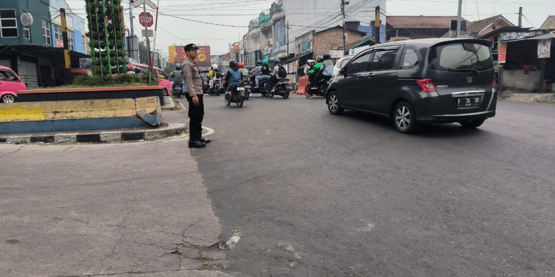 Ciptakan Kamseltibcarlantas, Polsek Citamiang Gelar Pelayanan Rutin Gatur Siang hari