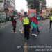 Polsek Sukalarang Bantu Masyarakat Menyeberang Jalan Sebagai Bukti Pelayanan Polri Kepada Masyarakat