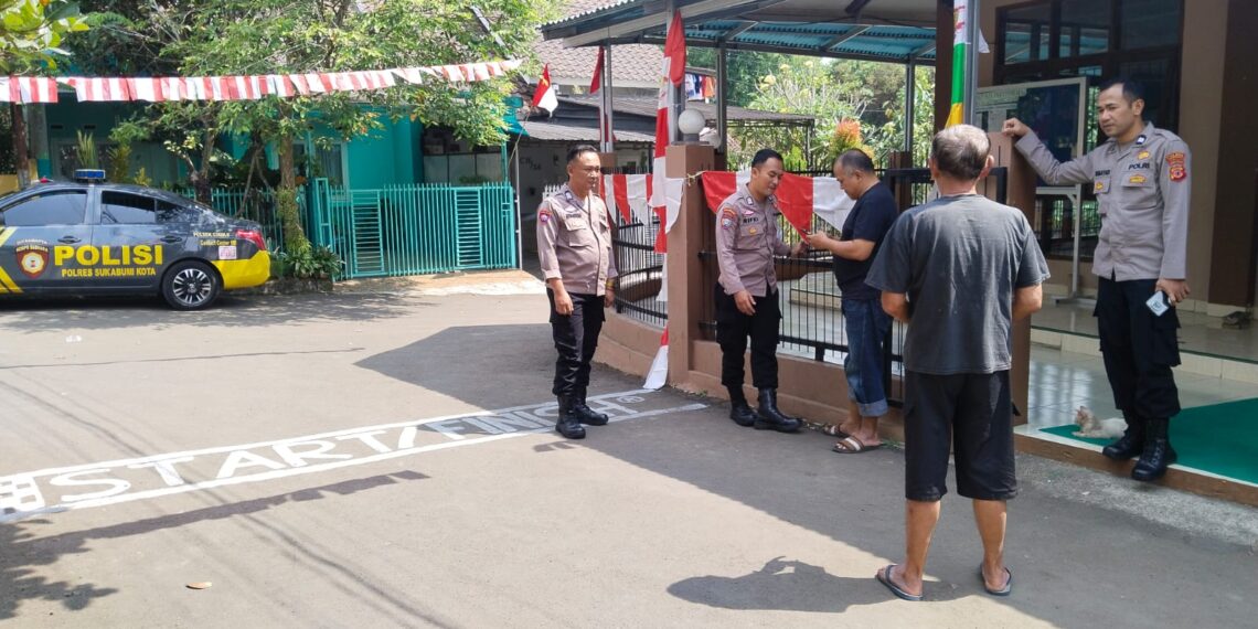 Polsek Cikole Laksanakan Giat Sambang Dan Silaturahmi Dengan Warga