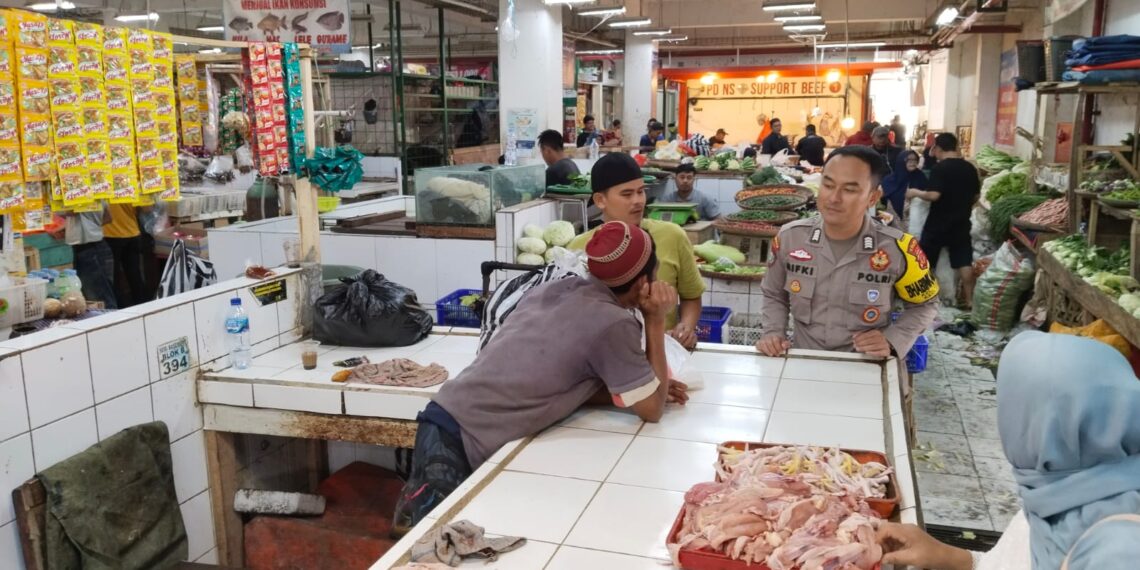 Unit Sampata Polsek Cikole Laksanakan Giat Dialigis Dengan Para Pedagang